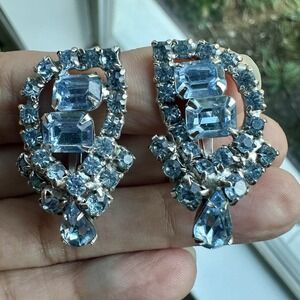 VTG Statement Clip Earrings 1 3/8" Ice Blue Crystal Rhinestone Silver Tone Bling